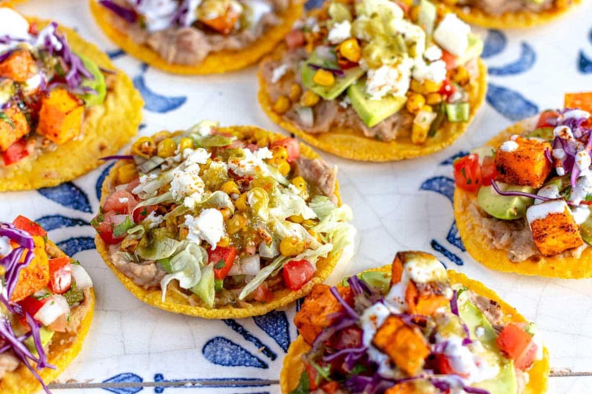 Refried Beans auf Tostadas