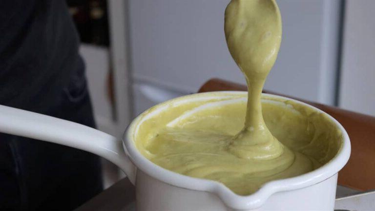 Pistaziencreme auf dem Herd andicken lassen