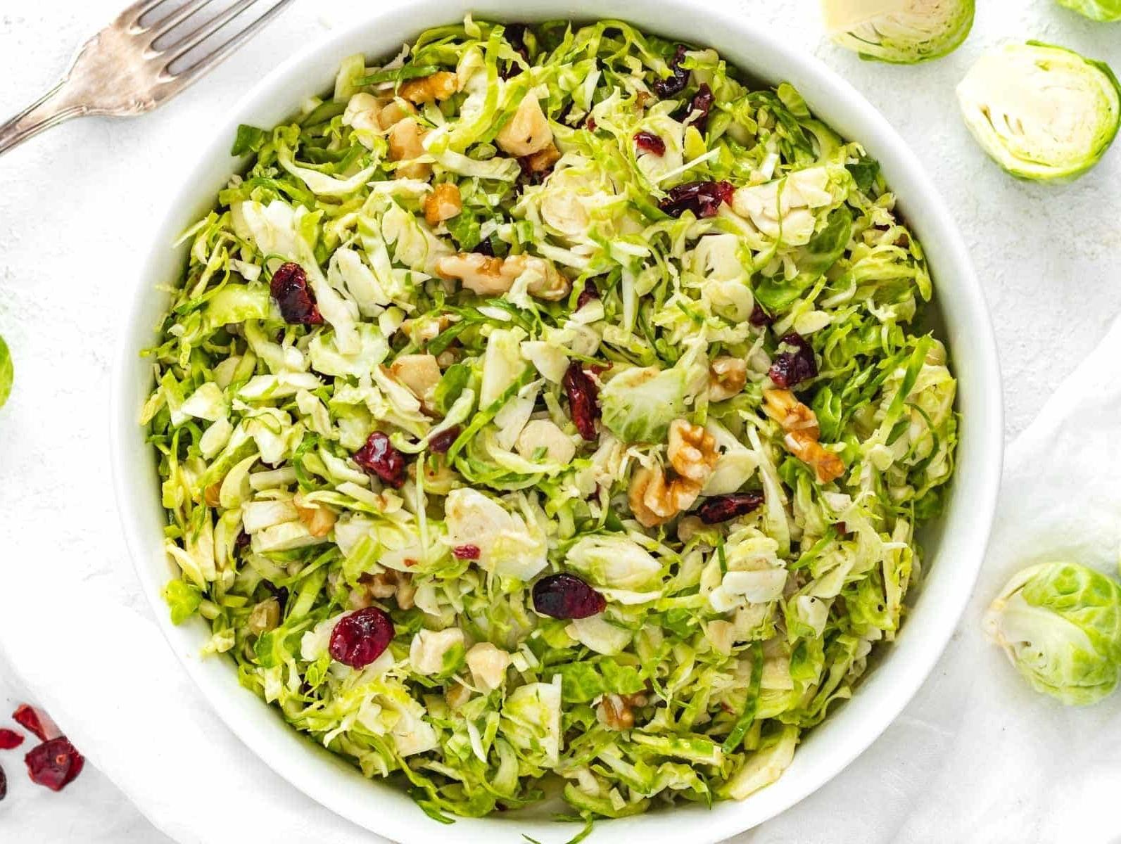 Rasierter Rosenkohl-Salat